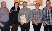 Prägten die HV (v. l.): Alfred Schaub (3. Feldmeisterschaft), Bianca Schallert (Neumitglied), Zeno Tschümperlin (Ehrenmitglied), Isa Dintheer (neues Aktiv- und Vorstandsmitglied), Edi Fischer (Neumitglied) (Bild: pd)