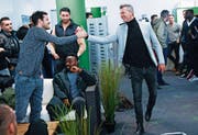 Unerwartetes Treffen zweier ehemaliger Schweizer Internationaler: Tranquillo Barnetta (links) und der neue Sportchef Alain Sutter. (Bild: Ralph Ribi)