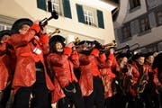 Auch die Dickler Gugge unterhielten am «Städtli-Monster» die zahlreichen Besucher. (Bild: Urs M. Hemm)