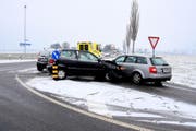 Ein alkoholisierter 71-Jähriger hat am Freitagnachmittag einen Unfall mit zwei Fahrzeugen verursacht. Zwei Personen mussten nach dem Unfall durch den Rettungsdienst versorgt werden. (Bild: pd)