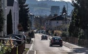 Nur eine Strassenbreite entfernt, trennt die Bewohner der Bruggwaldstrasse die Grenze zwischen Wittenbach und St. Gallen. (Bild: Michel Canonica)