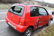 Am Auto entstand Totalschaden. (Bild: Kapo SG)