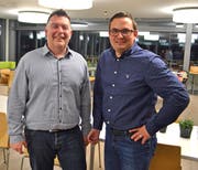 Der scheidende Präsident der FDP Bütschwil-Ganterschwil, Roland Schneider (links), und sein Nachfolger Silvan Breitenmoser. (Bild: Peter Jenni)