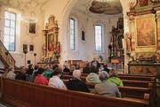 Johannes Huber erzählt über die katholische Kirche in Häggenschwil. (Bild: Fejsal Sulejmani)
