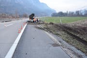 Der Anhänger fuhr in die Wiese. (Bild: Kapo SG)