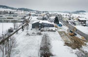 Wo bis vor kurzem das Schulhaus Breite stand, klafft jetzt ein Loch. Ab Frühling wird die neue Schulanlage gebaut. (Bild: Benjamin Manser)