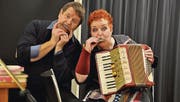 «Hanspeter, do stimmt öppis nöd!» Silvia Abegg und Hanspeter Müller-Drossaart müssen die Rollen finden. (Bild: Kathrin Meier-Gross)