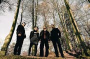 «Verschnaufpause vom Indie-Rock»: Asool mit Sänger und Gitarrist Roger Gahler (ganz links) bieten sich als Alternative an. (Bild: pd)