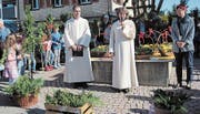 Pfarreileiterin Ingrid Krucker und Pastoralassistent Toni Ziegler stimmen tiefsinnigen Worten in den Palmsonntag-Gottesdienst ein. (Bild: Bea Näf)