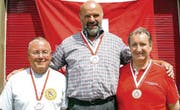 Auf dem Podest: Schweizer Meister Roland Gyger (Mitte), Dominique Wohnlich, Armin Kaufmann (rechts). (Bild: pd)