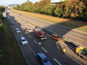 Der Autobahn ist einspurig befahrbar. (Bild: Simon Dudle)