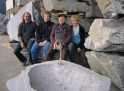 Auf Besuch freuen sich Vreni, Ferdi, Michael Hutter und Harald Felder sowie das ganze Einsatzteam. (Bild: pd)