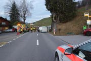 Der Verletzte musste mit unbestimmten Verletzungen ins Spital geflogen werden. (Bild: Kapo AI)