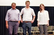 Sie haben die Jubiläumsschrift verfasst (von links): Markus Burtscher, Pascal Schönenberger und Jasmin Alder. (Bild: PD)
