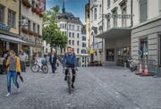 Hier sieht’s schon nach Begegnungszone aus: Die Goliathgasse hat seit vergangenem Sommer einen neuen Pflasterbelag. Bald gilt auch Tempo 20, und Fussgänger haben Vortritt. (Bild: Benjamin Manser (11. August 2016))