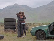 Ari muss sich in «Sparrows» behaupten. Hin und hergerissen zwischen der Tristesse des Dorfes und der Zuneigung zu Lara. (Bild: Outnow)