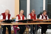 Die Zithergruppe Wattwil, (von links) Rösli Forrer, Fridi Forrer, Rösli Wälle und Anni Raschle, sorgte für den musikalischen Rahmen. (Bild: PD)