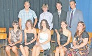 Die Besten (vorne sitzend von links): Fabienne Waibel, Berneck (Gemeindeverwaltung Heerbrugg) ,5.3; Jasmin Hutter, Au (Soplar S.A. Altstätten), 5.3; Amra Besic, Diepoldsau (Stieger Software AG Staad), 5.3; Bernadette Rupp, Goldach (Nestlé Suisse AG Rorschach), 5.3; Ginette Grimm, Egnach (AFG Services AG Arbon), 5.3. (hinten stehend): Valentin Aggeler, Widnau (Gemeindeverwaltung Widnau), 5.3; Timon Forster, Rebstein (St. Galler Kantonalbank Heerbrugg), 5.5; Sven Bruss, Diepoldsau (Gemeindeverwaltung Diepoldsau), 5.4; Bischof Kevin, Berg SG (AFG Services AG Arbon), 5.4. (Bilder: Max Pflüger)