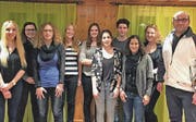 Neu aufgenommen wurden (v. l.) Noami Amato, Jennifer Ritter, Sabina Hutter, Lea Frischknecht, Andrea Dietsche, Vanessa Chaaya sowie Julian Dietsche. Dazu Stella Boffah und Fabienne Steiger, die ins Probejahr starten. Rechts Präsident Marcel Dietsche. (Bild: pd)