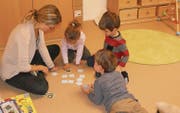 Kinder spielen und lernen in altersdurchmischten Gruppen. (Bilder: Bettina Bellmont)