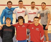 Die Rheintaler Kaderringer bereiten sich für internationale Einsätze vor (hinten v. l.): Andreas Vetsch, Ramon Betschart, Fabio und Marc Dietsche; (vorne v. l.): Dominik Laritz, Maurus Zogg und David Loher. (Bild: gr)
