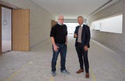 Daniel Baumgartner, Institutionsleiter (links) und Paul Schwizer, Vorstandspräsident Heilpädagogische Vereinigung. (Bild: Angelina Donati)