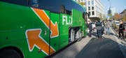 Die beiden Fernbus-Haltestellen an der Lagerstrasse stossen oft an ihre Kapazitätsgrenzen. (Bild: Ralph Ribi)