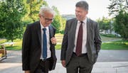 Noch-CVP-Stadtrat Nino Cozzio (links) und CVP-Stadtratskandidat Boris Tschirky gestern Abend vor dem Historischen und Völkerkundemuseum. (Bild: Urs Bucher)