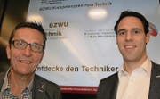 Der erste Lehrgang zum «Techniker HF Unternehmensprozesse» mit Start am 23. Oktober am BZWU in Uzwil ist ausgebucht. Werner Buchmann (links), Leiter Weiterbildung, und sein Stellvertreter Samuel Böhni planen für April 2016 bereits die zweite Auflage des neuen HF-Lehrgangs. (Bild: Hans Suter)