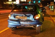 Durch die Kollision entstand Sachschaden in der Höhe von mehreren tausend Franken. Verletzt wurde niemand. (Bild: Stapo SG)