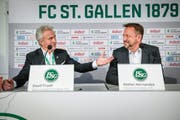 Der alte und der neue Präsident des FC St.Gallen, Dölf Früh (l.) und Stefan Hernandez: (Bild: Ralph Ribi)