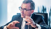 SGKB-Chef Roland Ledergerber verkündet einen Anstieg des Gewinns und auch ein markantes Plus bei den verwalteten Vermögen. (Bild: Michel Canonica)