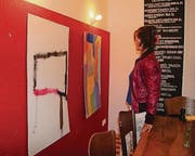 Gemälde von Kindern sind derzeit im «Schwarzen Engel» ausgestellt. (Bild: Miryam Koc)