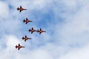 Von Flugfans geliebt und bewundert: die Patrouille Suisse. (Bild: PETER SCHNEIDER (KEYSTONE))