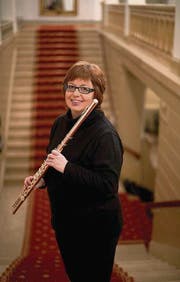 Die Flötistin Béatrice Rogger in der Tonhalle St. Gallen. (Bild: Ralph Ribi)