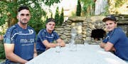 Jérôme Sepin, Noah Kellenberger und Stefan Fehle spielen beim NLA-Verein Walzenhausen. Dieses Wochenende bestreiten die drei jungen Faustballer mit der U 21-Nationalmannschaft die Europameisterschaften in Deutschland. (Bild: Mea Mc Ghee)