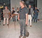 Silvan Köppel zeigte sich sichtlich erfreut über die grosse Besucherzahl und das Interesse an seiner Kunst. (Bild: Andrea Eugster-Benz)