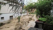 Der Brendenbach während des Hochwassers 2014: Die Rampe vor der Brücke soll einem gleichmässigen Gefälle weichen, die Sohle wird verbreitert. (Bild: sk)