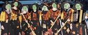 Die Räbahäxa gehen an der Bernecker Schnitzelbank auf Abschiedstour. Von links: Susann Mettier, Vera Indermaur, Karin Hongler, Hedi Enzler, Gabi Kuster, Sandra Thurnherr, Nicole Schatt und Silvia Maurer. (Bild: pd)