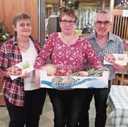 Drei glückliche Preisgewinner, von links: Vreni Meier, Marlis Meier und Sepp Mullis. (Bild: PD)