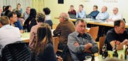 Daniel Kühnis, Pascal Benz, Harald Herrsche, Peter Kobler und Karl Loher (rechts hinten, von links) beantworteten Fragen zu ihren Körperschaften. (Bild: Max Tinner)