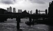Blick auf die City of London, den weltgrössten Finanzplatz. Als Folge von Betrügereien und Milliardenstrafen sind Banken vorsichtiger geworden. Und wachsamer. (Bild: Andy Rain/EPA)
