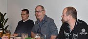An der Hauptversammlung v. l.: Kassier Markus Auer, Präsident Eugen Süess, Dirigent Hanspeter Bischof. (Bild: pd)
