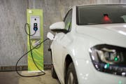 Das Netz an Elektroladestationen wächst stetig. (Bild: Urs Bucher)