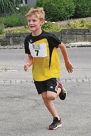 Severin Fiechter erreichte das Ziel als Allererster. (Bild: unknown)