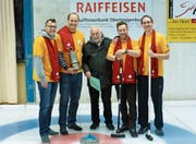 Das Siegerteam Willemstad-Curaçao mit Thomas Bigger, Michael Strickler, Simon Anderhalden und Stefan Strickler (von links.) In der Mitte Turnierleiter Stefan Litscher. (Bild: PD)