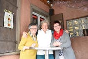 Beatrice und Astrid Kläger (rechts), beide Gründungsmitglieder, sowie Conny Düggelin in der Mitte, die heute die Meute von "Schrill underwägs" organisiert. (Bild: Urs M. Hemm)