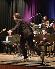 Als Special Guest zeigt der Stepptänzer Daniel Borak mehr als nur viel Körpereinsatz. (Bilder: Sascha Erni)
