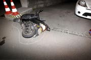 Durch Zufall hat die Kantonspolizei eine verunfallte Rollerfahrerin in Rorschach entdeckt. (Bild: KAPO SG)