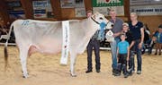 Indiana, Miss Toggenburg 2017, mit der Familie Wittenwiler aus Nesslau (oben) und die neue Miss OB, Vroni, mit der Familie Aebli aus Mogelsberg.
